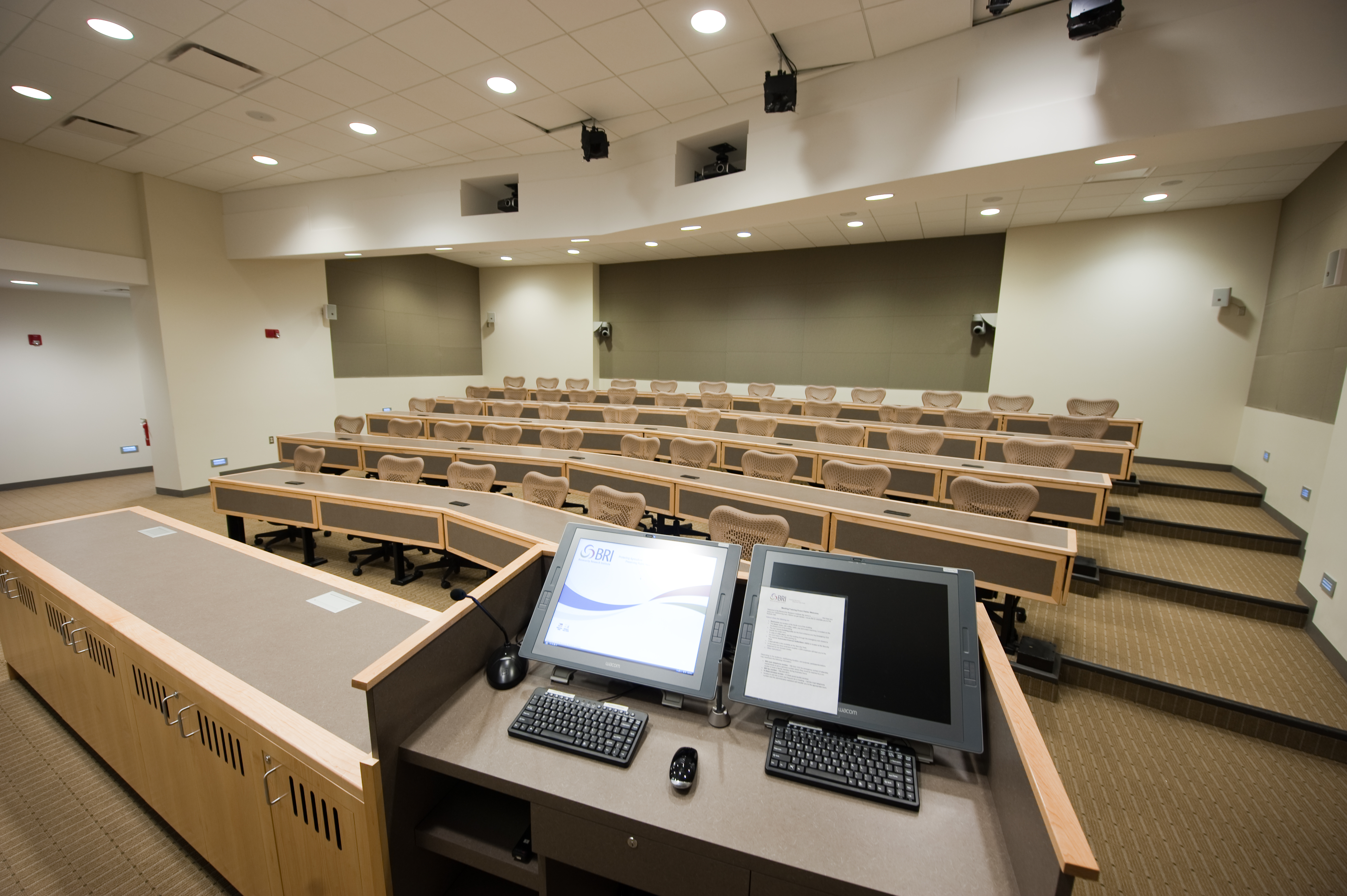 Lecture hall. Лекционная аудитория корпуса Бастион Женевского. Современная Лекционная аудитория. Аудитория в университете. Современные учебные аудитории.